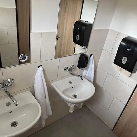 Aberto Jizerky אכסניה *